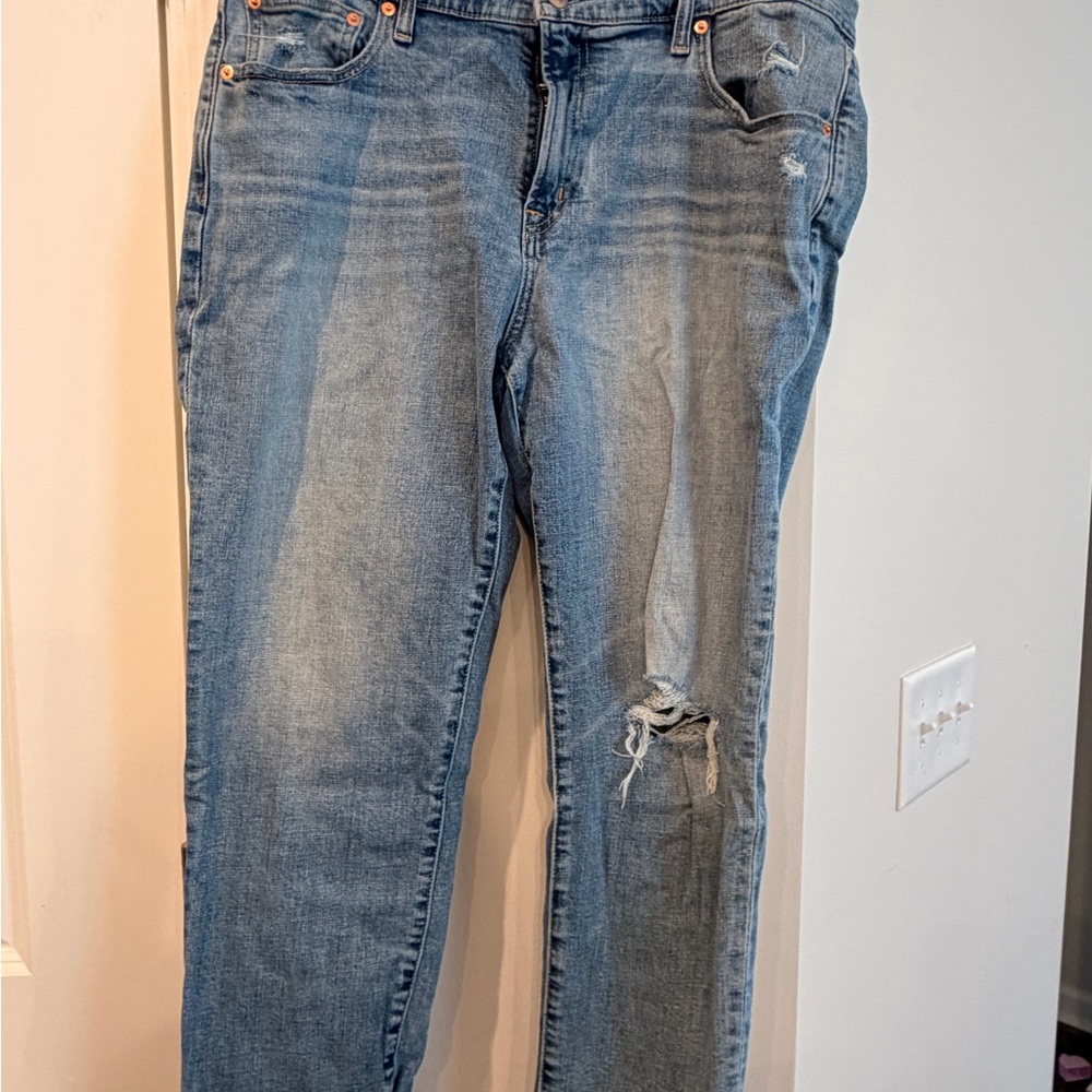 GAP Women's Light Blue Girlfriend Mid Rise with Distressed Knee